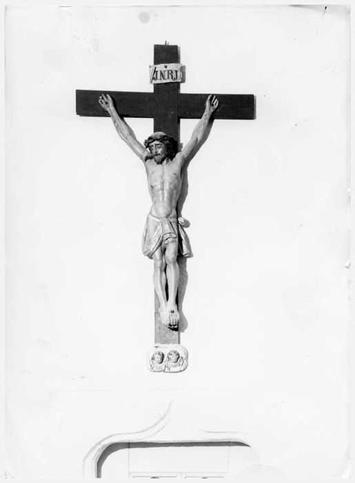 Statue : Christ en croix