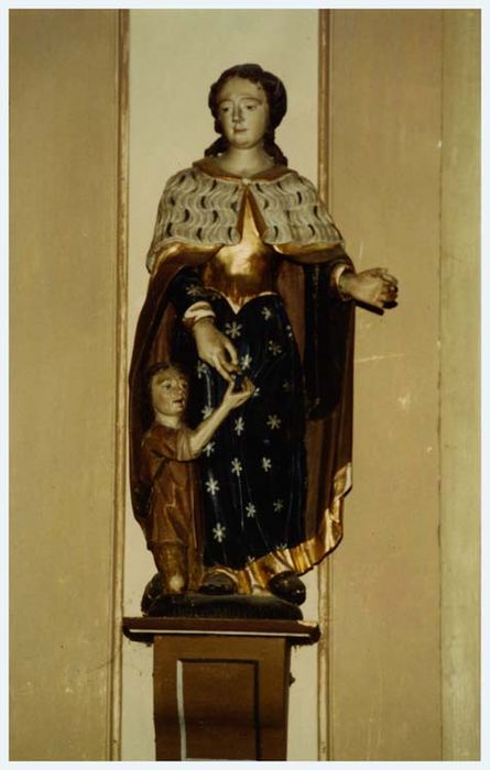 Groupe sculpté : Sainte Elisabeth de Hongrie