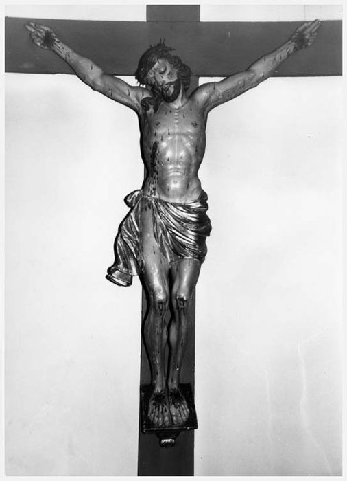 Statue : Christ en croix