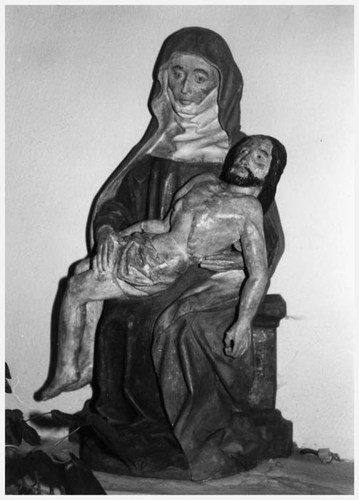 Groupe sculpté : Vierge de Pitié