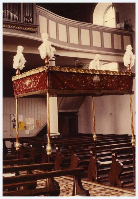 dais de procession de la Fête-Dieu