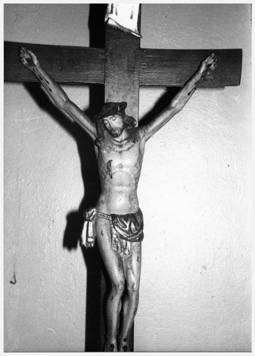 statue : Christ en croix