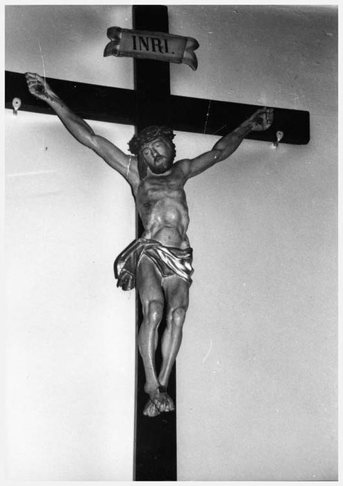 statue : Christ en croix