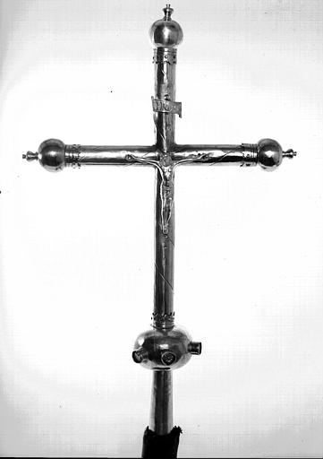 Croix processionnelle en argent, avers