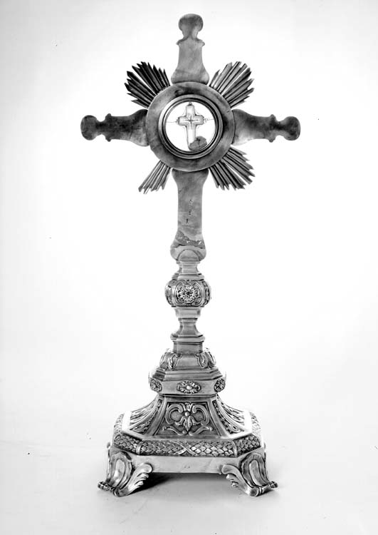 Croix d'autel en argent, avers