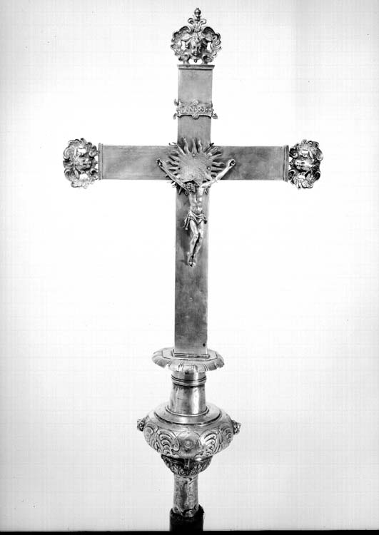 Croix processionnelle en argent, avers