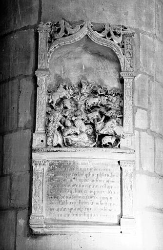 Ex-voto du bas-relief en pierre avec inscription commémorative