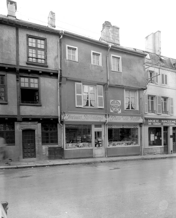 Vue partielle de la façade sur rue