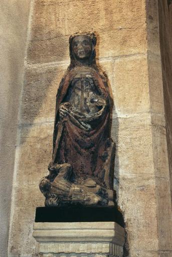 Groupe sculpté : Sainte Catherine d'Alexandrie, pierre sculptée, peinte