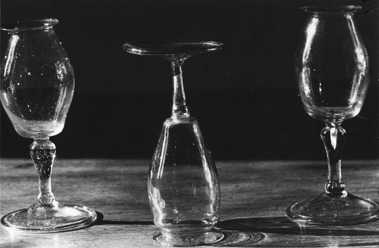 3 ventouses en forme de verres à pied, verre soufflé - © Ministère de la Culture (France), Médiathèque du patrimoine et de la photographie (objets mobiliers), tous droits réservés