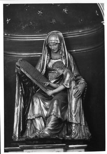 Groupe sculpté : L' Education de la Vierge, bois sculpté, peint, doré - © Ministère de la Culture (France), Médiathèque du patrimoine et de la photographie (objets mobiliers), tous droits réservés