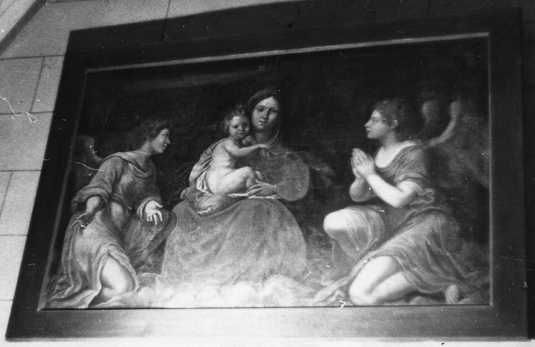 Tableau : Vierge à l'Enfant encadrée par deux anges, huile sur toile - © Ministère de la Culture (France), Médiathèque du patrimoine et de la photographie (objets mobiliers), tous droits réservés