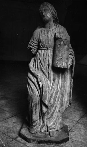 Statue : Sainte Barbe, partiellement mutilée, bois sculpté - © Ministère de la Culture (France), Médiathèque du patrimoine et de la photographie (objets mobiliers), tous droits réservés