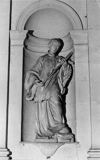 Statue : Saint Louis de Gonzague, bois sculpté, peint en blanc - © Ministère de la Culture (France), Médiathèque du patrimoine et de la photographie (objets mobiliers), tous droits réservés