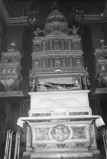 Ensemble de l'autel retable de la chapelle des reliques