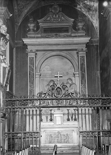 Autel, antependium, retable de la Chapelle Saint-Joseph : La mort de saint Joseph, bas-relief du retable, La maison de Joseph, antependium sculpté en bas-relief, marbre taillé, sculpté