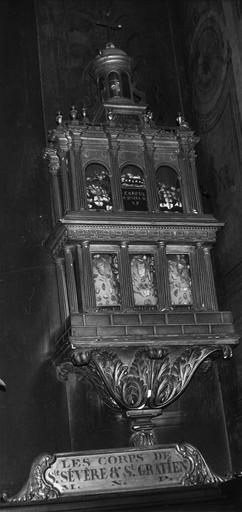 Reliquaire de sainte Sévère et saint Gratien, en forme de temple à deux niveaux surmonté d'un lanternon, bois sculpté, doré