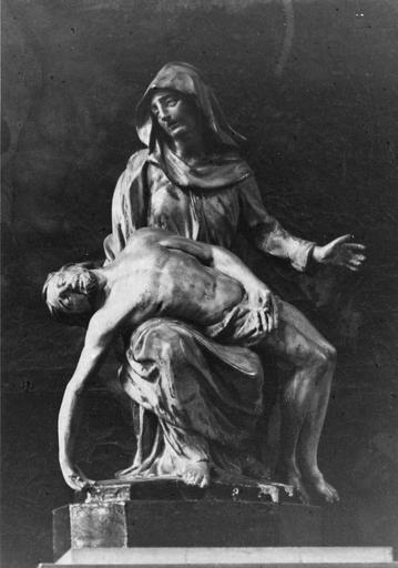 Groupe sculpté : Vierge de Pitié, bois sculpté, peint, doré - © Ministère de la Culture (France), Médiathèque du patrimoine et de la photographie (objets mobiliers), tous droits réservés