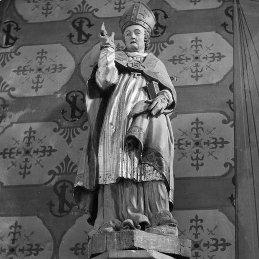 Statue : Saint évêque bénissant de la main droite, bois sculpté, peint, doré - © Ministère de la Culture (France), Médiathèque du patrimoine et de la photographie (objets mobiliers), tous droits réservés