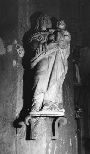 Groupe sculpté : Vierge à l'Enfant, marbre sculpté - © Ministère de la Culture (France), Médiathèque du patrimoine et de la photographie (objets mobiliers), tous droits réservés