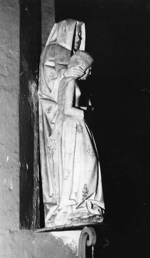 Groupe sculpté : L' Education de la Vierge, marbre sculpté (côté droit) - © Ministère de la Culture (France), Médiathèque du patrimoine et de la photographie (objets mobiliers), tous droits réservés