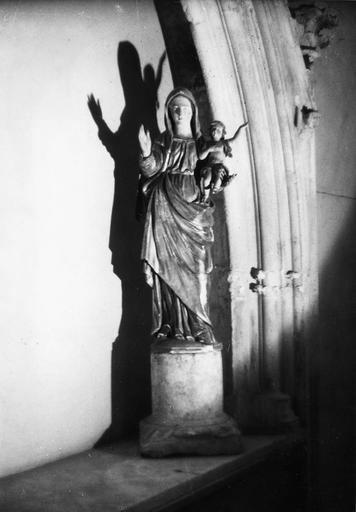 Groupe sculpté : Vierge à l'Enfant, bois sculpté, peint, doré - © Ministère de la Culture (France), Médiathèque du patrimoine et de la photographie (objets mobiliers), tous droits réservés
