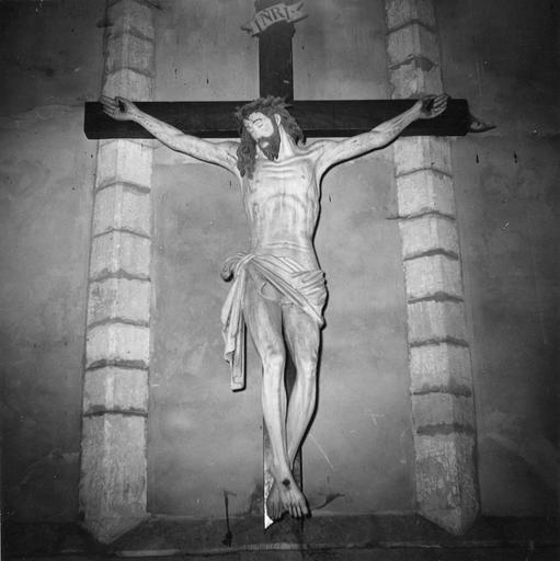 Statue : Christ en croix, bois sculpté, peint - © Ministère de la Culture (France), Médiathèque du patrimoine et de la photographie (objets mobiliers), tous droits réservés