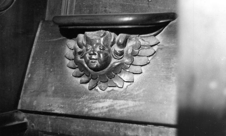 Stalle : détail d'une miséricorde sculptée d'un chérubin, bois sculpté - © Ministère de la Culture (France), Médiathèque du patrimoine et de la photographie (objets mobiliers), tous droits réservés