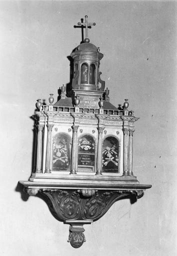 Châsse de saint Maxime représentant un édifice religieux surmonté d'un lanternon, bois sculpté, doré, verre - © Ministère de la Culture (France), Médiathèque du patrimoine et de la photographie (objets mobiliers), tous droits réservés