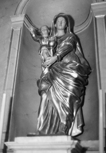 Groupe sculpté : Vierge à l'Enfant, bois sculpté, peint, doré - © Ministère de la Culture (France), Médiathèque du patrimoine et de la photographie (objets mobiliers), tous droits réservés