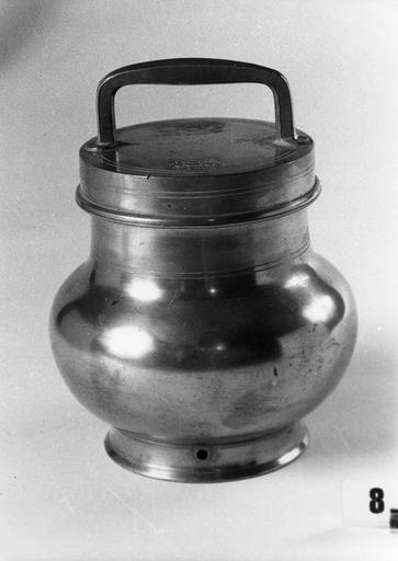 Pot à cuire ou sustenteur en étain - © Ministère de la Culture (France), Médiathèque du patrimoine et de la photographie (objets mobiliers), tous droits réservés