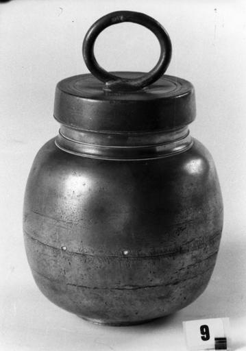 Pot à bouillon en étain - © Ministère de la Culture (France), Médiathèque du patrimoine et de la photographie (objets mobiliers), tous droits réservés