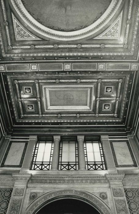 chambre d’appel, vue générale du plafond lambrissé