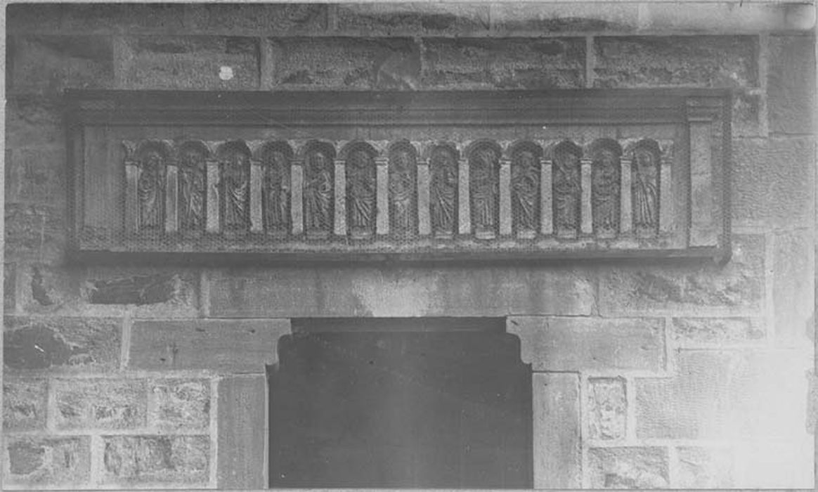 bas-relief : Le Christ et les apôtres