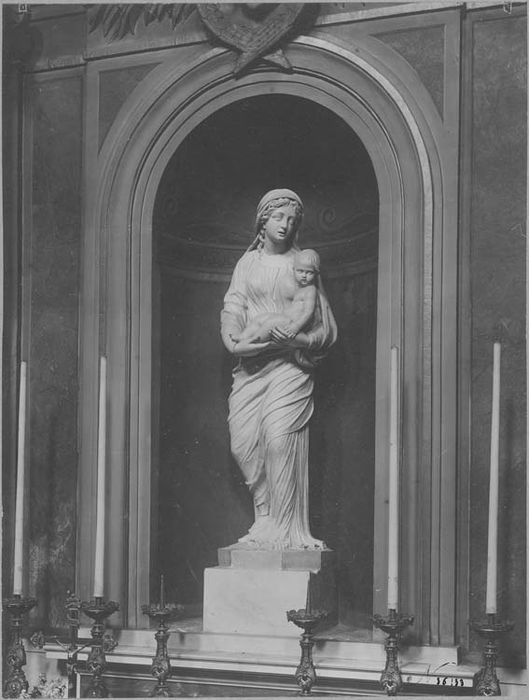 statue : Vierge à l'Enfant