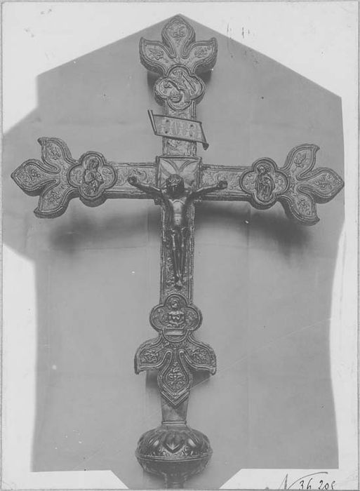 croix de procession en souvenir du concile de Lyon de 1274