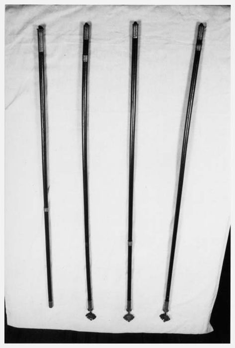 quatre bâtons de procession (bâtons de confrérie)