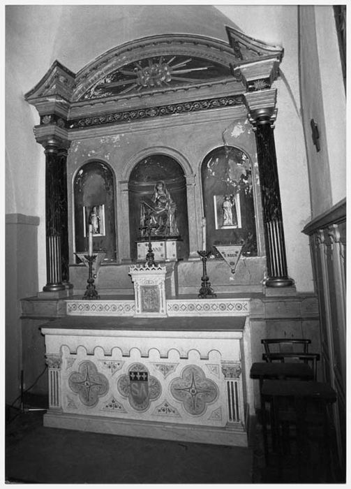 autel de Sainte-Anne et son retable, deux flambeaux