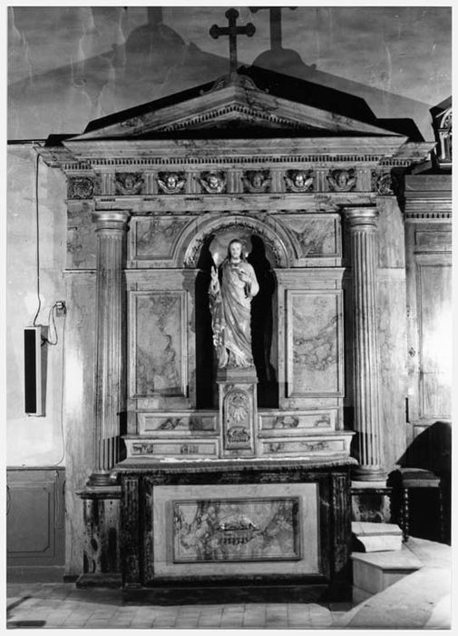 autel de la Vierge et autel du Sacré-Coeur et leur retable
