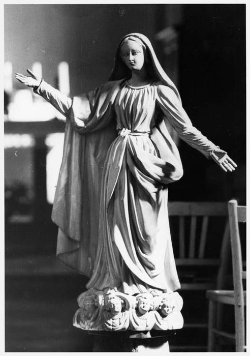 Statue : Vierge en prière