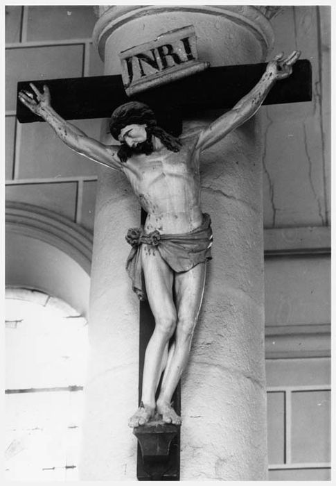 statue : Christ en croix