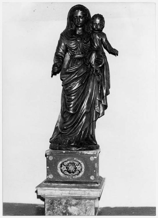 statue : Vierge à l'Enfant