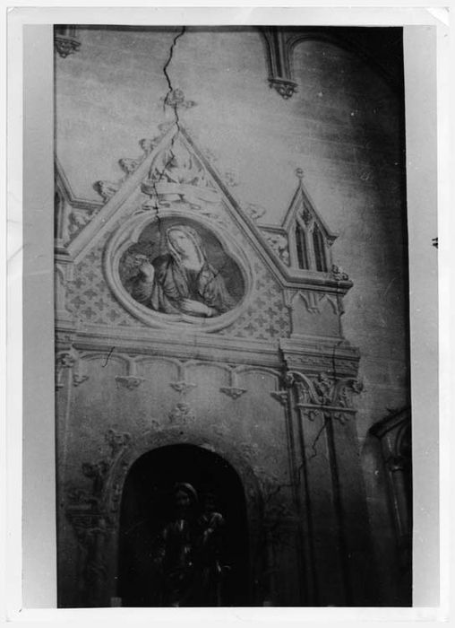 peinture monumentale : Vierge tenant la couronne d'épines