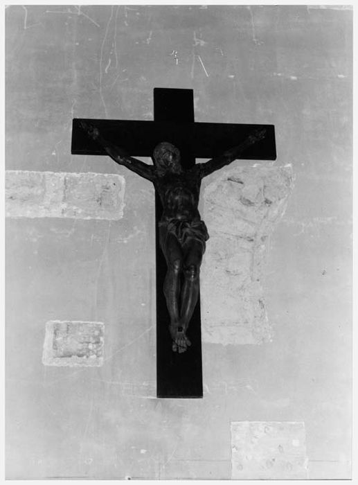 statue : Christ en croix