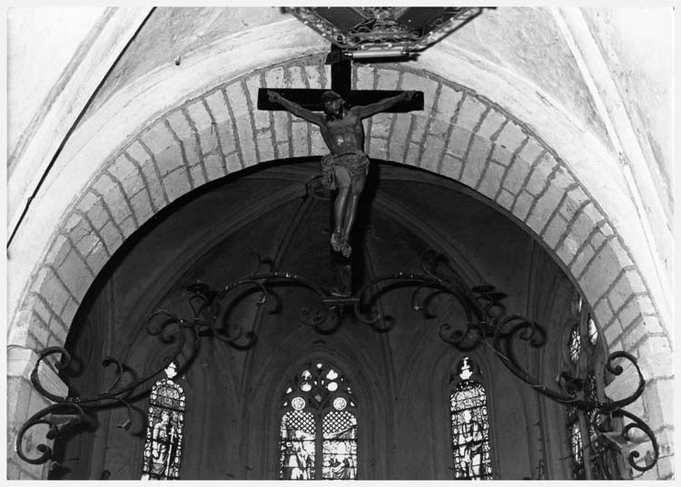 poutre de gloire et sa statue : Christ en croix