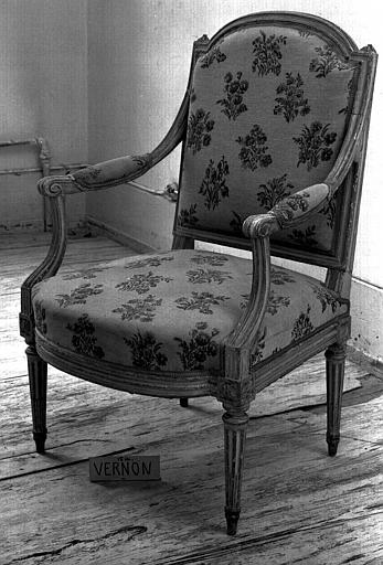 Fauteuil avec dos carré époque Louis XVI - © Ministère de la Culture (France), Médiathèque du patrimoine et de la photographie, diffusion RMN-GP
