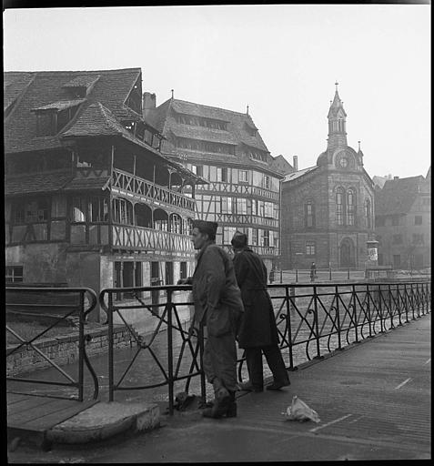 Soldats dans le quartier de la Petite France