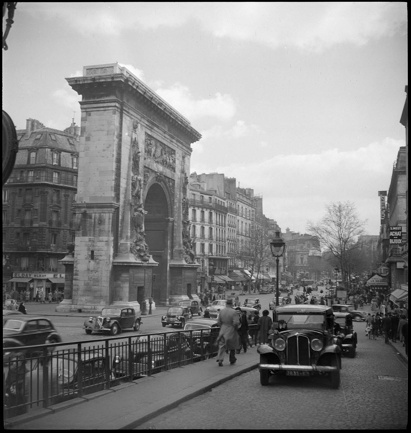 Les Grands Boulevards au niveau de la Porte Saint-Denis