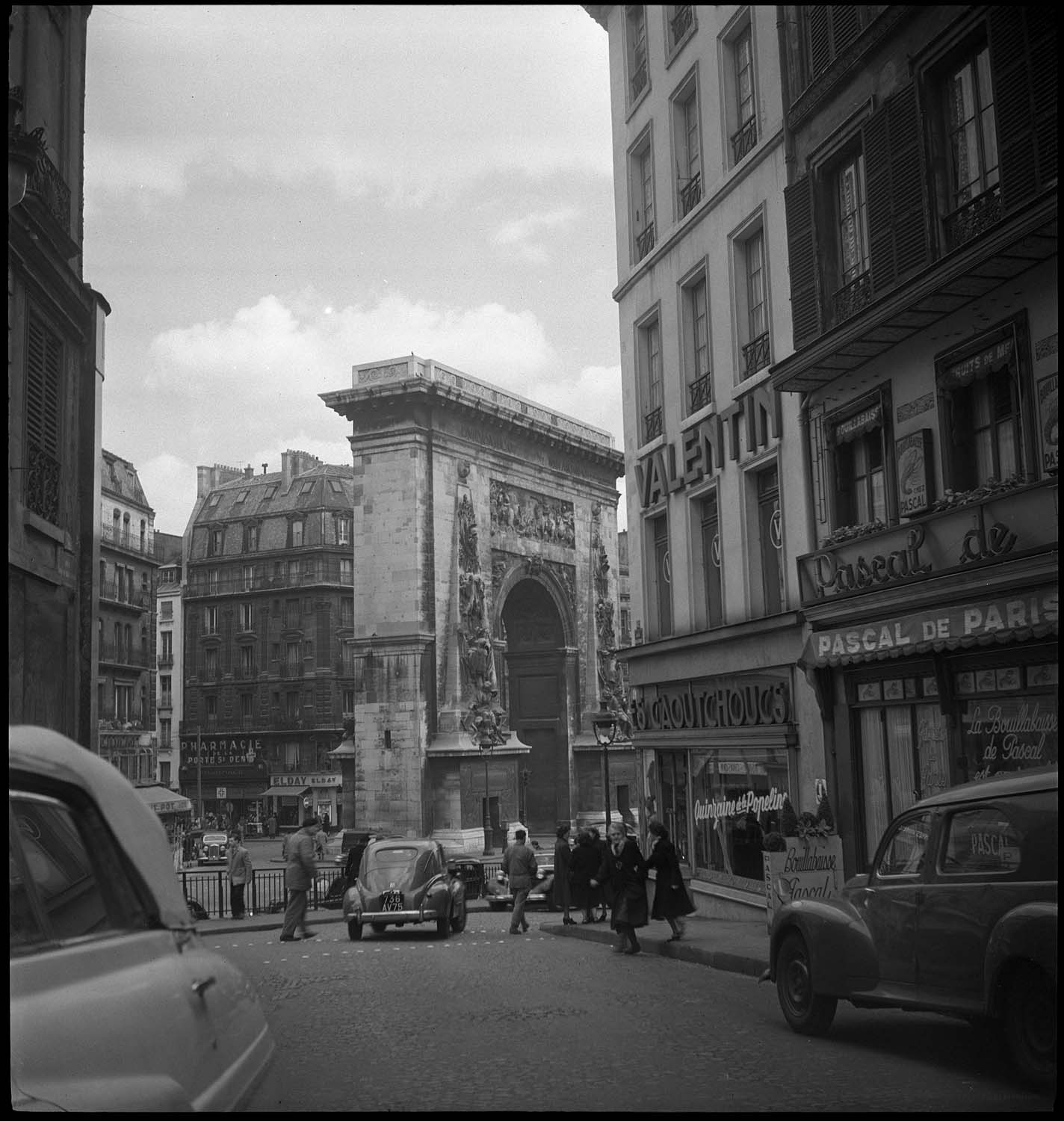 Porte Saint-Denis, vue prise d'une rue adjacente