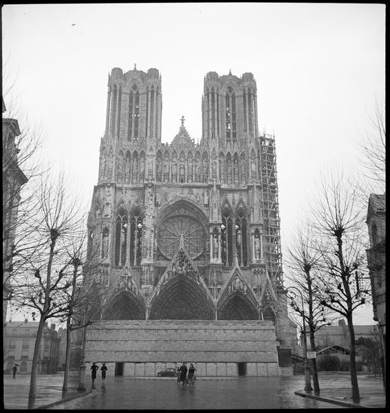 Ordination de prêtres : vue d'ensemble de la cathédrale